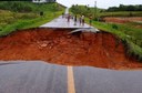 Lei destina R$ 418 milhões a restauração de rodovias destruídas por chuvas Lei destina R$ 418 milhões a restauração de rodovias destruídas por chuvas