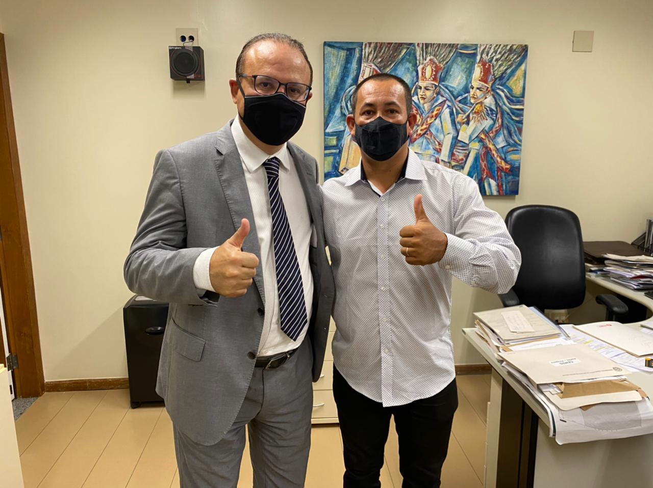 O Vereador Valmir se reúne com o Deputado Estadual Gil Pereira, em Belo Horizonte, 